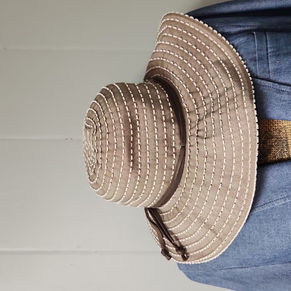 Scala Collezioni Wide Brim Hat. Adjustable Tie Enclosure. Bendable Brim. - Picture 4 of 8